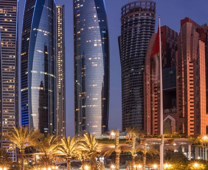 Abu Dhabi city tour with view of Sheikh Zayed Grand Mosque and skyline